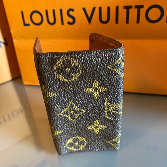 Louis Vuitton 4 Key Holder ~ Authentic - Picture 9 of 12